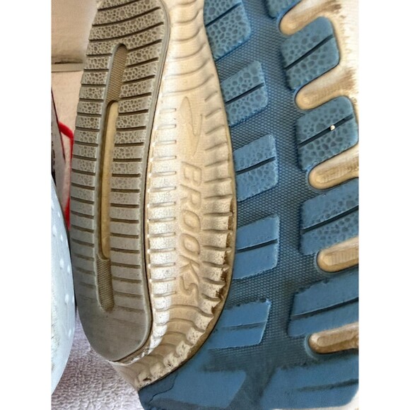 Athletic_Shoes
